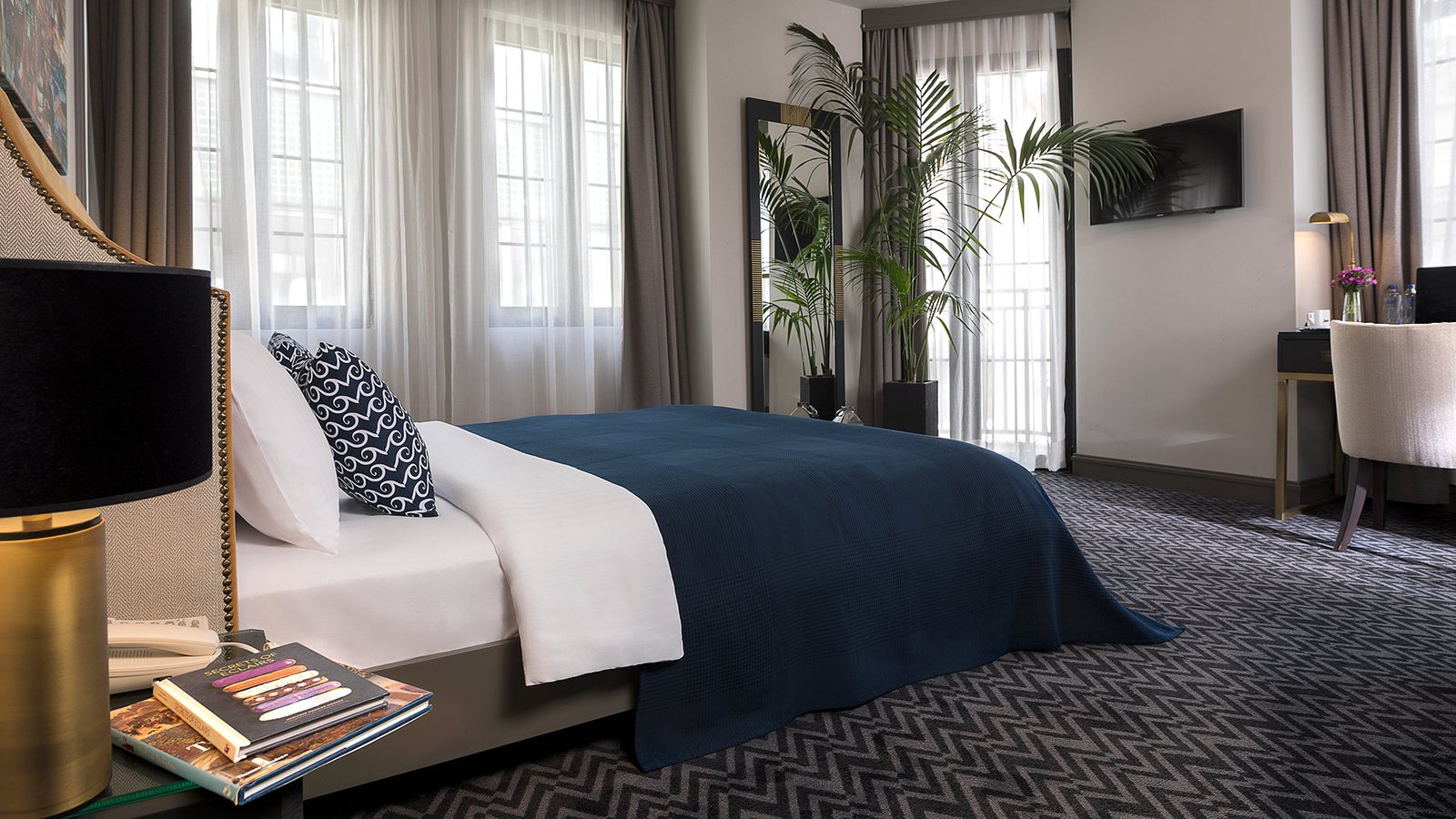 Professional commercial interior architecture photographs by Sinan Niyazi Kutsal showcasing urban loft-style guest rooms and premium bedding layouts at Nabu Hotel Karakoy.