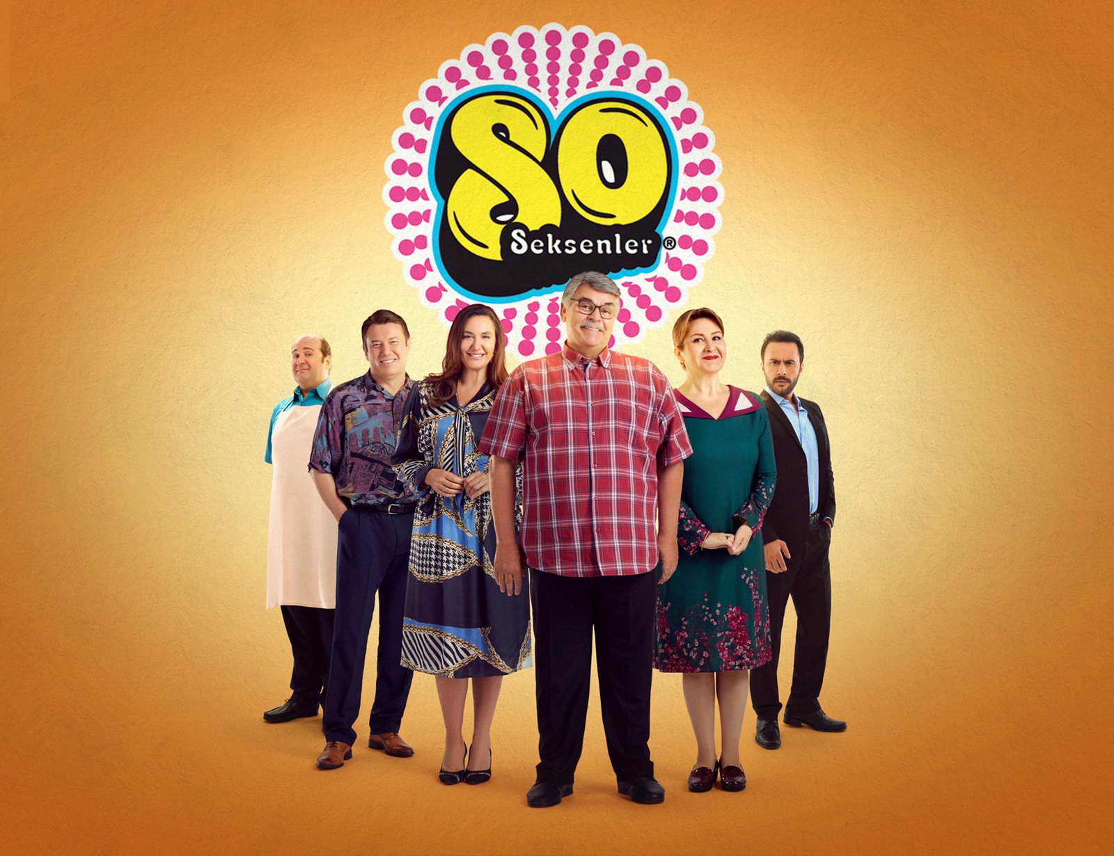A horizontal commercial television promotional poster by Sinan Niyazi Kutsal for TRT 1, showcasing the main cast of Seksenler including Rasim Öztekin, Özlem Türkad, and Şoray Uzun posing in retro attire against an orange background.