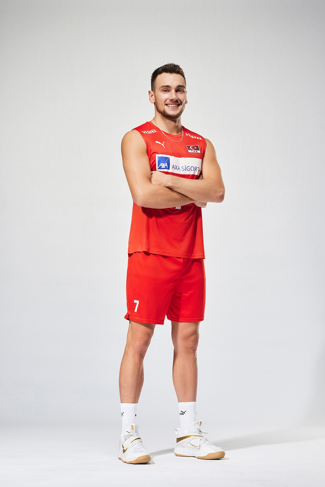 Studio portrait of Bedirhan Bülbül wearing the Türkiye Men’s National Volleyball Team uniform.
